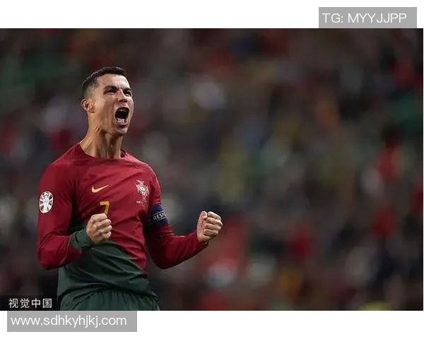 C罗是否是足球史上最伟大的球星探讨与分析