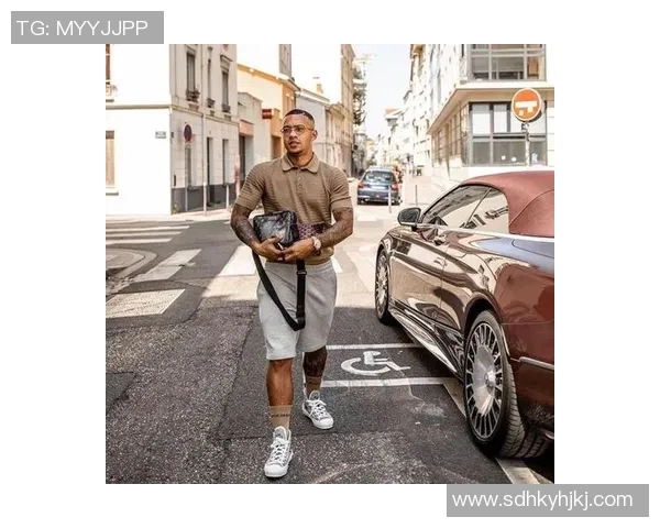 足球场外的时尚秀 球星们的着装风格与个性展示