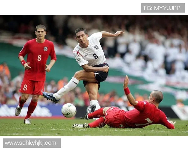 足球历史百大球星之一兰帕德:蓝军传奇与英格兰中场大师的辉煌历程 足球历史百大球星之一兰帕德:蓝军传奇与英格兰中场大师的辉煌历程