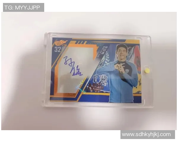 足球球星亲临签名现场粉丝热情高涨互动氛围点燃全场