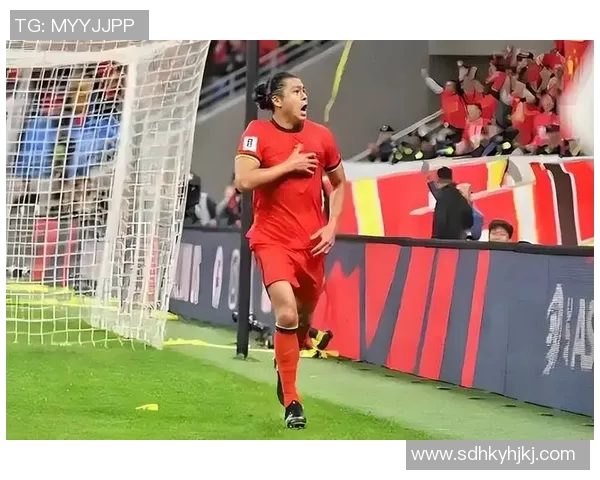 足球球星花球技巧解析：如何通过精准控球征服赛场与球迷的心