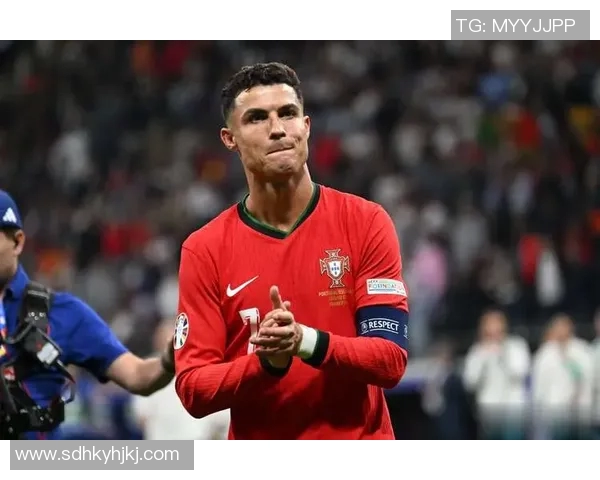 通过精彩图片解读全球足球巨星的风采与成就 通过精彩图片解读全球足球巨星的风采与成就